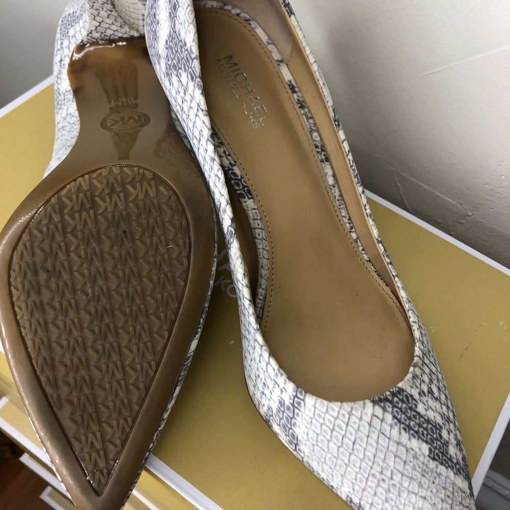 Michael kors pumps - Picture 3 of 6